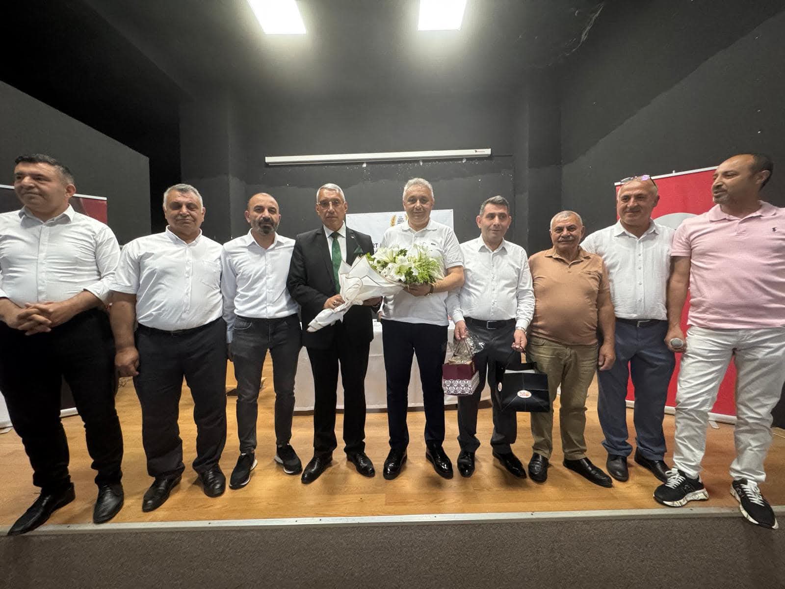 HANAKLILARIN YENİ BAŞKANI SITKI DURSUN OLDU