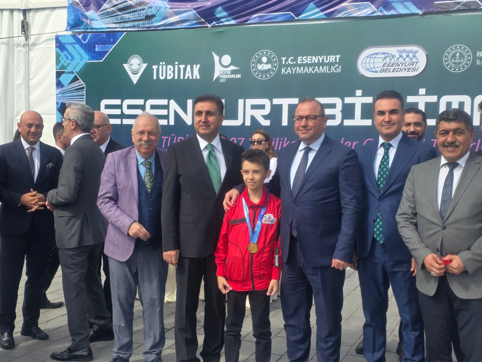 Esenyurt BilimFest başladı; “Yenilikçi Zihinler Geleceği Tasarlıyor”